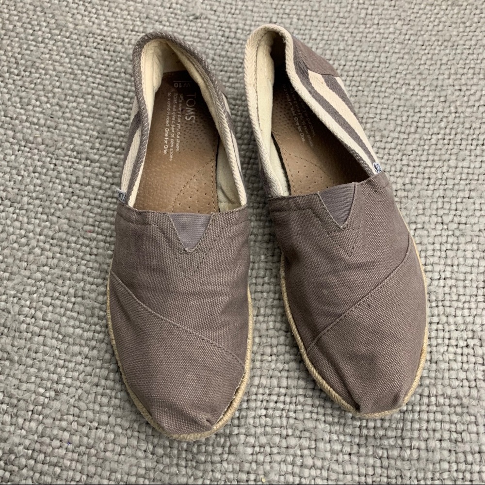 Toms - Picture 3 of 7